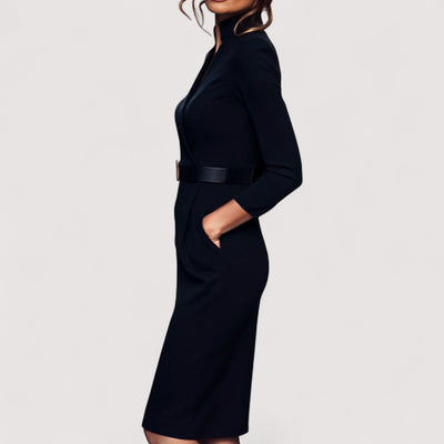 Nora™ | Elegantna crna haljina s remenom i mandarinskim ovratnikom