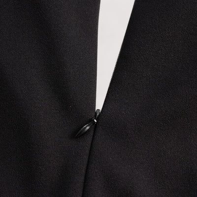 Nora™ | Elegantna crna haljina s remenom i mandarinskim ovratnikom