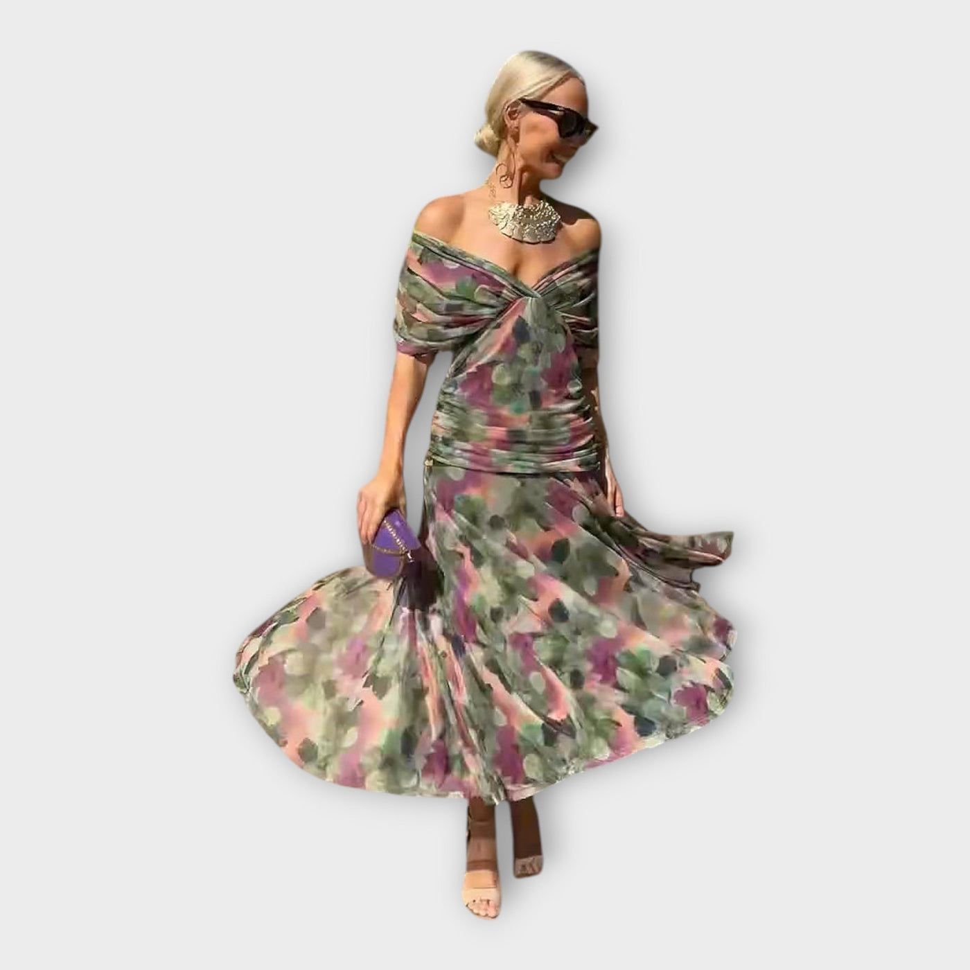 Zračna Haljina s Impresivnim Izrezom