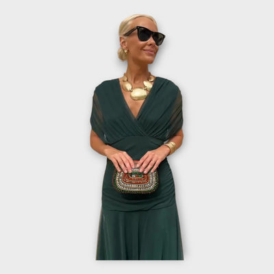 Zračna Haljina s Impresivnim Izrezom