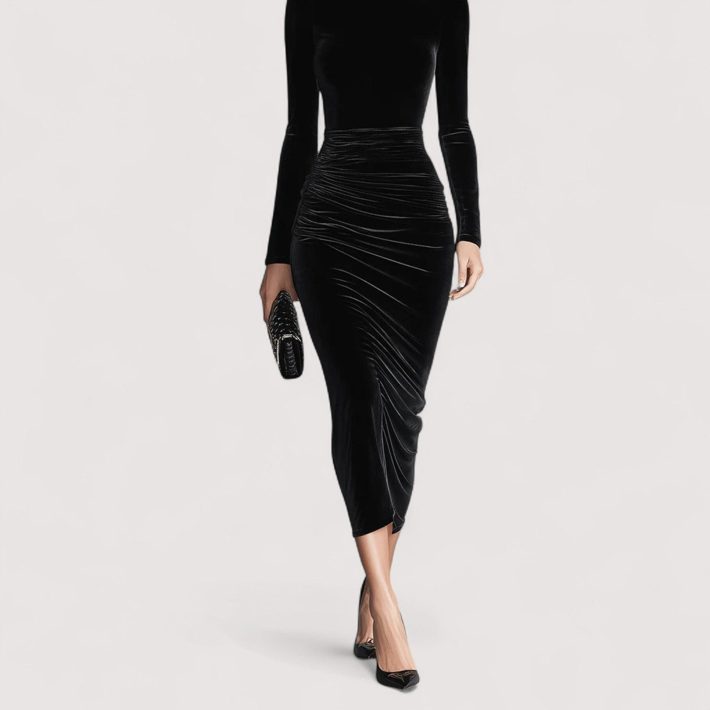 Anora™ | Crna elegantna baršunasta pripijena haljina s visokim ovratnikom