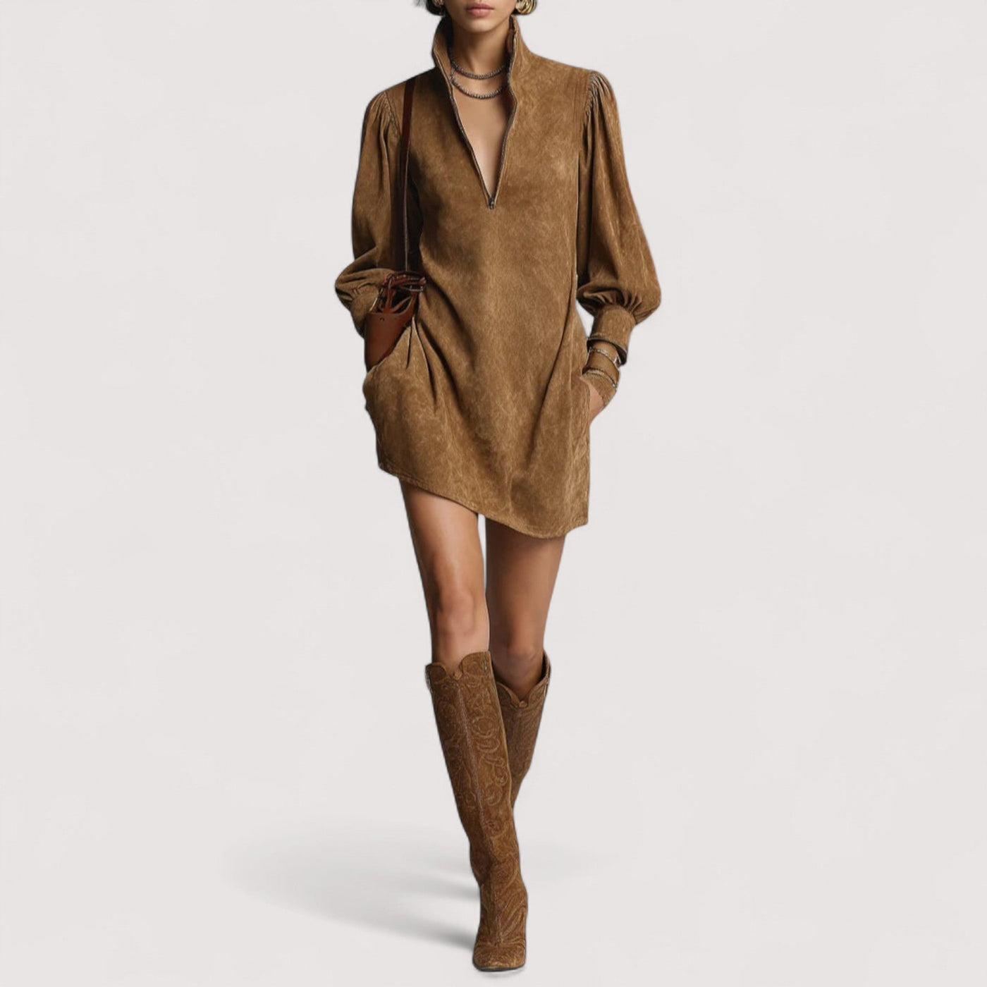 Leira™ | Smeđa opuštena mini haljina od brušene kože s patentnim zatvaračem i dolčevitim ovratnikom