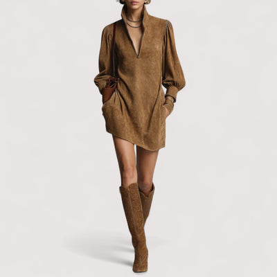 Leira™ | Smeđa opuštena mini haljina od brušene kože s patentnim zatvaračem i dolčevitim ovratnikom